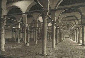 صورة نادرة لمسجد عمرو بن العاص توجد في متحف بروكلين  Mosque_of_Amr_in_Cairo.-_1893-300x206