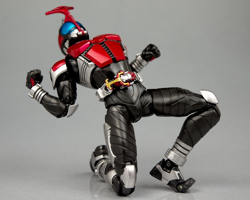 [Bandai] S.H.Figuarts Kamen Rider Kabuto - Renewal Ver. - Página 6 1636b843