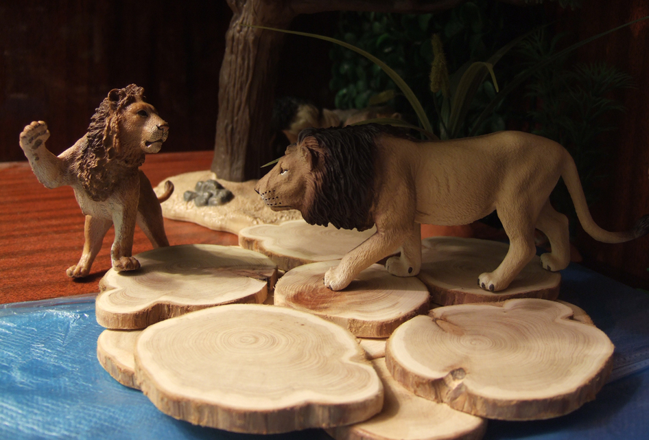 Mojo lion: the best lion figurine at the market? Mojo_vs_young_Schleich