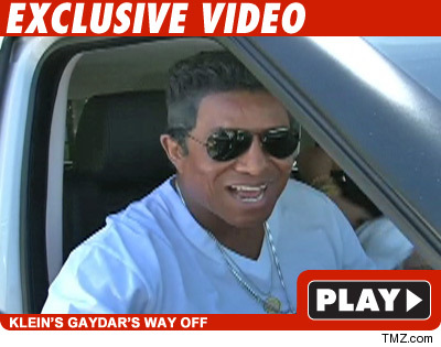 Família defende Michael 0503-jackson-tmz-video-v2-credit