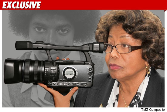 KATHERINE DERRIERE LA CAMERA, DECIDEMENT!!!!! - Page 2 0630-katherine-jackson-movie-ex-getty-credit