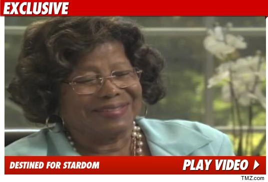 Katherine Jackson diz: “Michael dançou ao ritmo de uma máquina de lavar roupas” 0803-katherine-jackson-video-launch-ex-credit