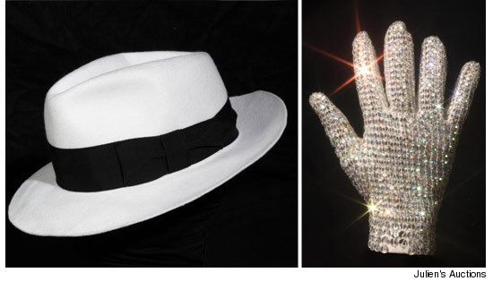 Memorabilia de Michael Jackson vai para mais um leilão 1205-michael-jackson-hat-glove-lot31842-lot32146-credit