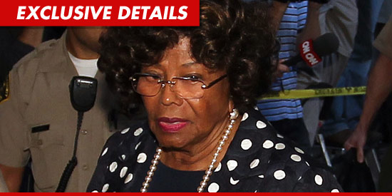 KATHERINE E JOE JACKSON  Chegaram em um Hotel perto do tribunal Katherine-jackson-exd