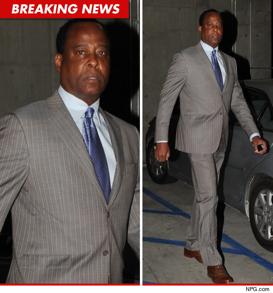 Dr. Conrad Murray chega ao tribunal para ouvir veredicto 1107-murray-npg-bn-credit