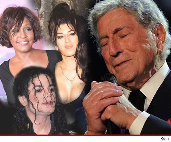 Tony Bennett defende legalização das drogas 0211-bennet-mj-houston-winehouse-getty-1