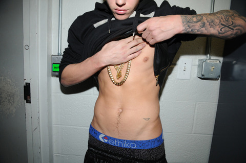 #ComoAmanecisteTopic ~ 32 - Página 17 Justin-bieber-arrest-photos-tattoos-0111-480w