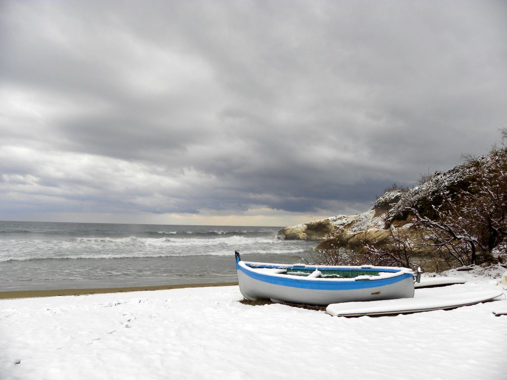 insolite ? La mer dans tous ses états !  - Page 23 Neige-plage-farinole03