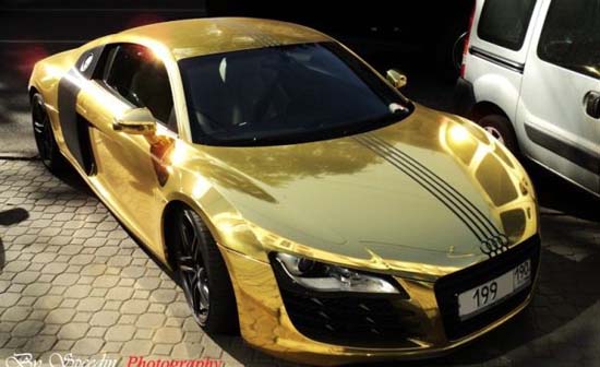 Topic Officiel > Audi R8 [ V8 / V10 / Spyder ] - Page 6 Gold-plated-audi-r8-2