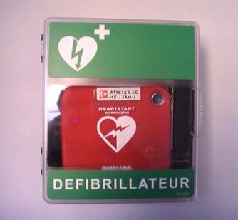 [Jeu] L'alphabet à votre image - Page 9 Defibrillateur