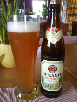 El grandiosérrimamente espumoso hilo de la birra. Paulaner