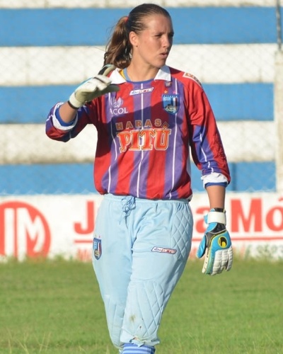 Camisas de Futebol + Mulheres - Página 5 Thais-picarte-29-anos-atleta-do-time-de-futebol-vitoria-de-pernambuco-1331162362402_400x500