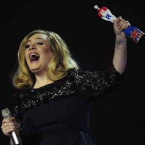 Adele entra para o top 10 de álbuns mais vendidos no Reino Unido Adele-comemora-premio-de-melhor-album-britanico-por-21-no-brit-awards-2122012-1329945594961_300x300