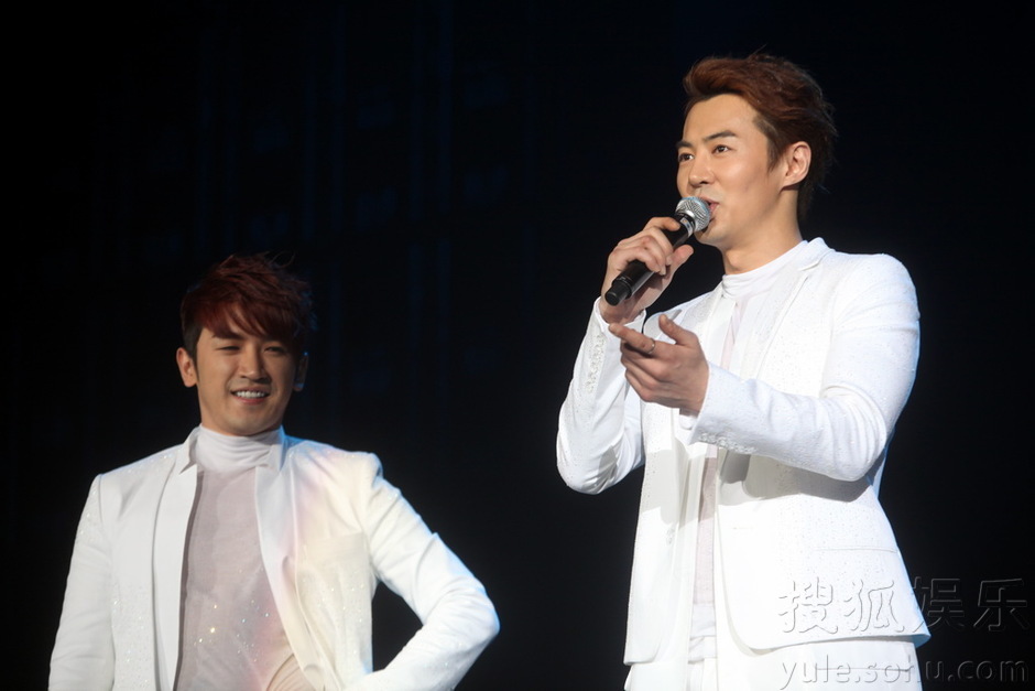 [1.5.12][News Pics] Shinhwa @ 430 Shanghai Concert  Img3715836_n