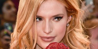 Busco a mi familia Bella-thorne-estara-terror-L-pTxBiM