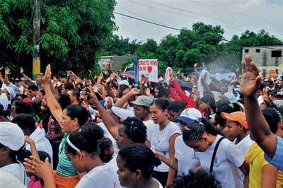 Evangélicos marchan contra la delincuencia y por la paz en República Dominicana Evangelicos-marchan-delincuencia-paz-republic-L-OL7w-g