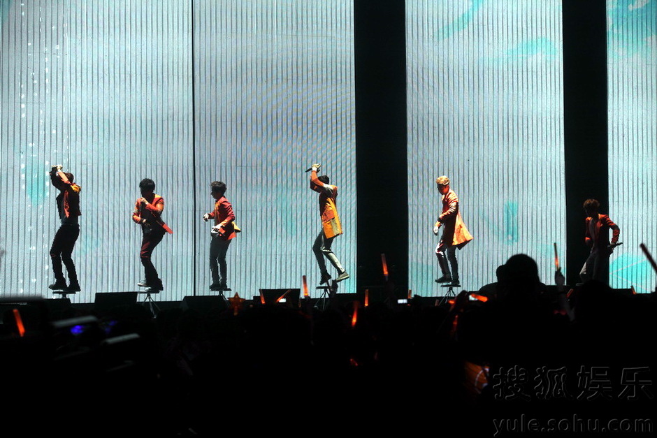 [1.5.12][News Pics] Shinhwa @ 430 Shanghai Concert  Img3715823_n