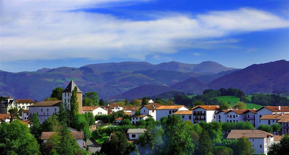 Pérouges (plus beaux villages de France + autres( à venir) Basque-country