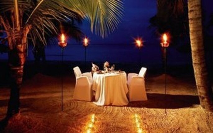 Esto Parece ser un Sueño pero es la Vida Real Niall Horan & tu Cancelada - Página 4 1-sweptawaybeachdinnerOK1-300x187