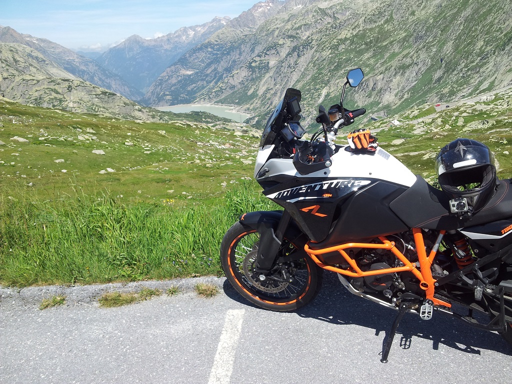 Première virée avec la KTM 1190R Casque