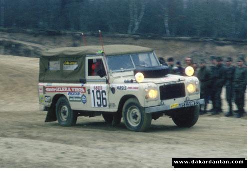 Land Rover du FOLM Dakar Vespa03