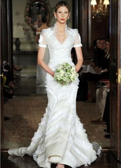 LES ROBES BLANCHES 2011 Carolina-Herrera-wedding-dress-spring-2011