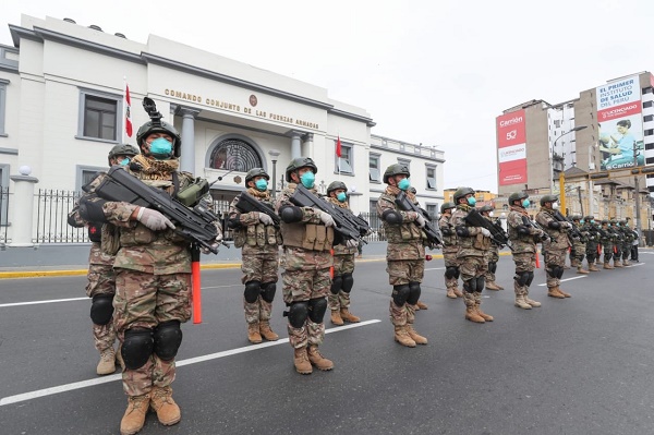 MARINA DE GUERRA DEL PERÚ - Página 3 PersonalMilitar_frenteasedeCCFFAA_Lima_jul2020_MInDefPeru_600px