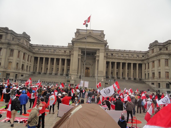 Noticias de política del Perú - Página 2 ProtestaRespetaMiVoto_18jul2021_PaseoHeroesNavales_Lima_PeterWatson
