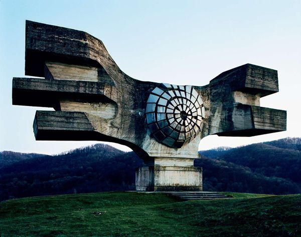 Países que ya no existen o cambiaron de nombre Monumentos-yugoslavia_01