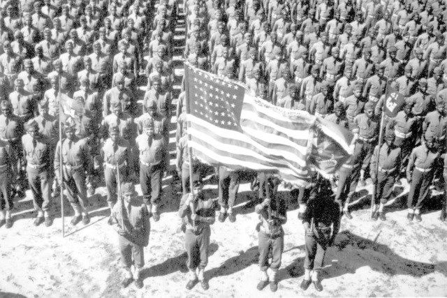 6 Mitos de la Segunda Guerra Mundial perpetuados con el tiempo Imagen-de-la-segunda-guerra-mundial-blando-y-negro-2