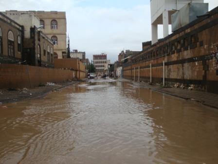 صنعاء: وفاة 7 وجرف عدد من السيارات وانهيار حاجز بسبب الأمطار 0044545