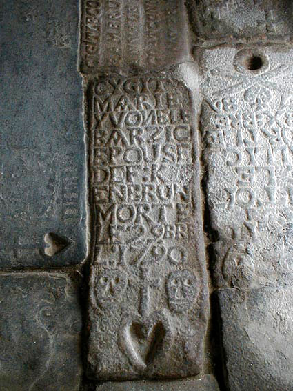 L'église et les Bretons Confort-tombe1