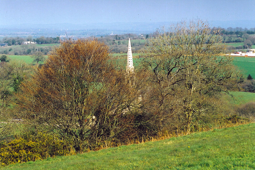 Saint Gildas, de Carnoët, en Poher, dans le Kreiz Breizh Butte-arbres