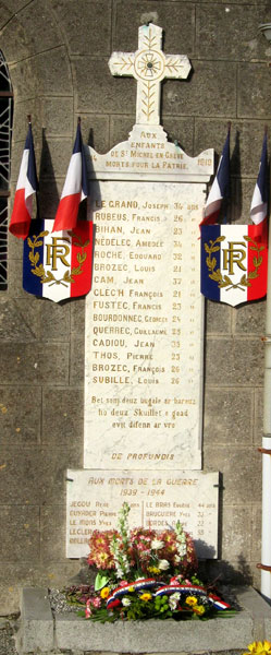 La langue bretonne sur les monuments publics Monument-2011-11-11