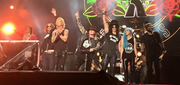 [Crónica] 19 de Abril del 2016 - Ciudad de Mexico, Foro Sol, MEXICO. Guns-n-roses-saludo-final