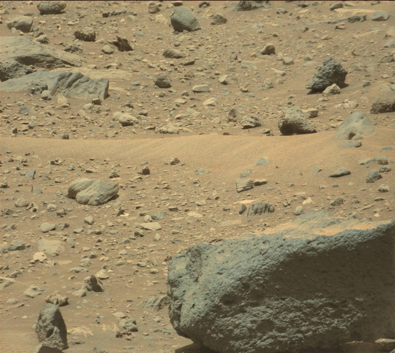 MARS: CURIOSITY u krateru  GALE Vol II. - Page 5 1400MR0068530010701988E01_DXXX