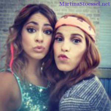 fotos de violetta Martina-Stoessel-fotos-con-elenco-Violetta-1