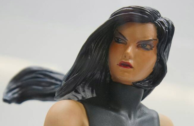 X-Force - PSYLOCKE - Page 2 SDCC-2013-Psylocke-X-Force-Kotobukiya-Fine-Arts-Statue-Close-Up