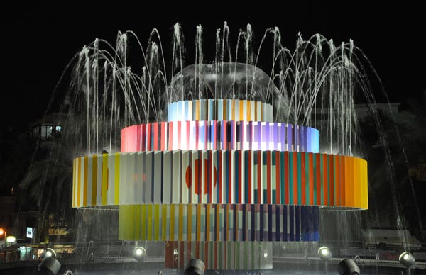 Jakov Agam Fountain-by-Yaacov-Agam-by-night