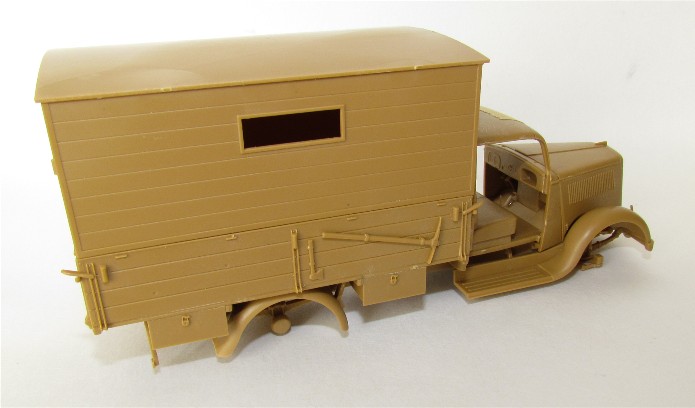 Typ 2,5-32 Shelter ambulance truck 1/35 ICM  FINI IMG_2457