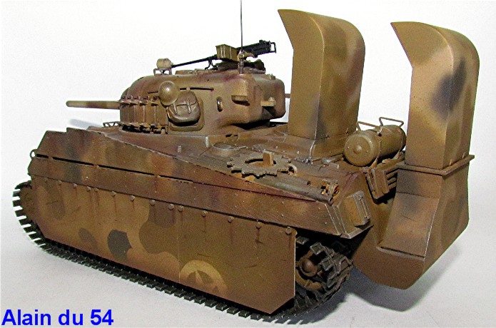 Sherman M4A3 75mm USCM Deep Wading 1/35 boîte à rabiot IMG_7026