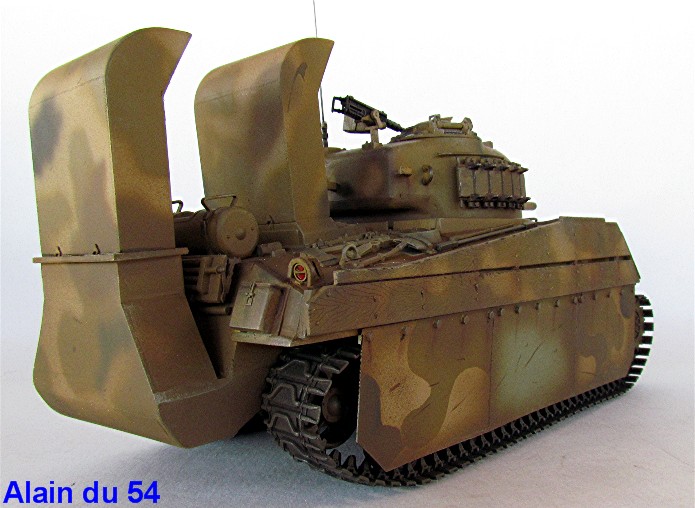 Sherman M4A3 75mm USCM Deep Wading 1/35 boîte à rabiot IMG_7085