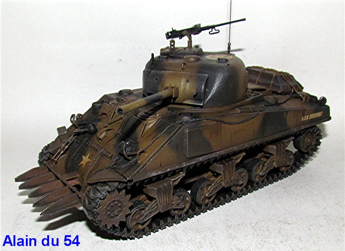 Sherman M4 75mm mid production 1/35 base Kirin et boîte à rabiot IMG_6114
