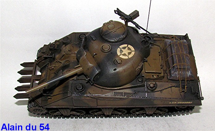 Sherman M4 75mm mid production 1/35 base Kirin et boîte à rabiot IMG_6117