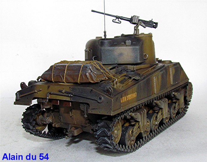 Sherman M4 75mm mid production 1/35 base Kirin et boîte à rabiot IMG_6139