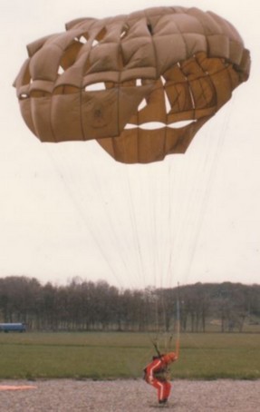 MATÉRIELS DE PARACHUTAGE, DE LARGAGE ET DE VOL DE PENTE. EFA-687-12-1D-site2