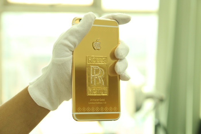 iPhone 6 plus của đại gia Quảng Ninh đúc Logo Rolls-Royce vàng ròng và đính kim cương Iphone6-Rolls-Royce10