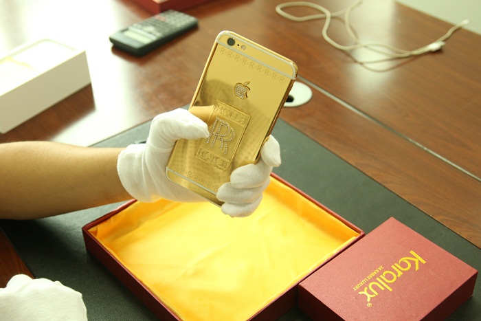 iPhone 6 plus của đại gia Quảng Ninh đúc Logo Rolls-Royce vàng ròng và đính kim cương Iphone6-Rolls-Royce4