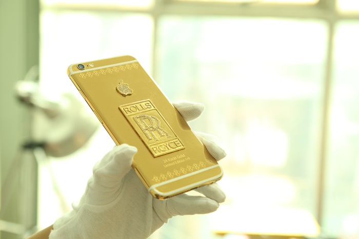 iPhone 6 plus của đại gia Quảng Ninh đúc Logo Rolls-Royce vàng ròng và đính kim cương Iphone6-Rolls-Royce9