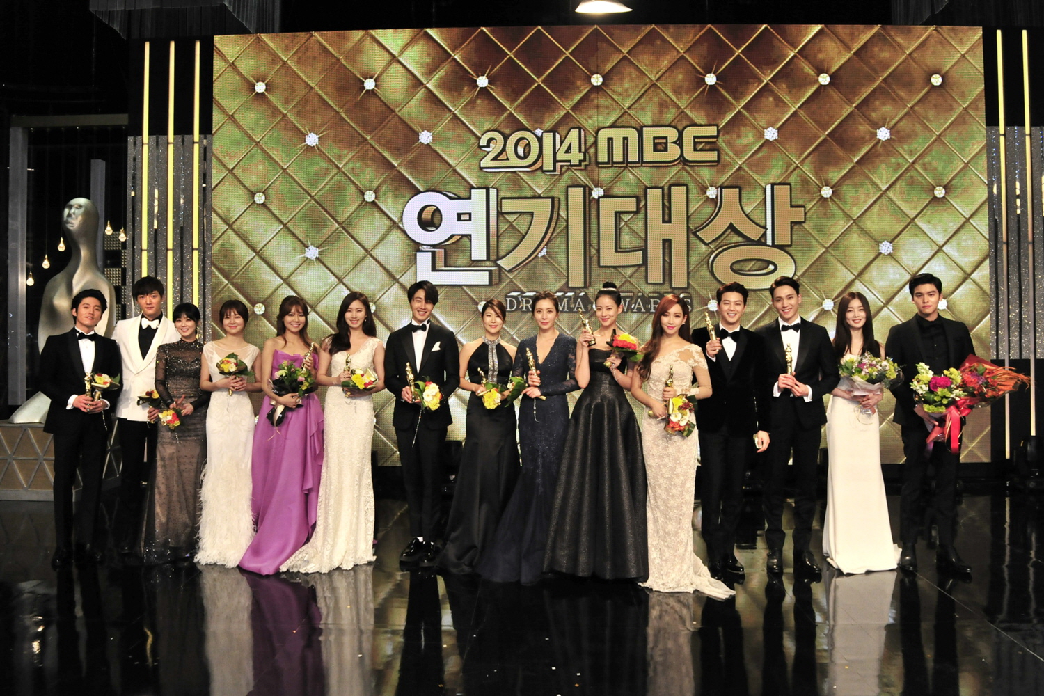 [PIC][30-12-2014]Hình ảnh mới nhất từ MC SooYoung tại "2014 MBC Drama Awards" + Nhận giải "Female Excellence Award – Mini Series" 20141231015453_P